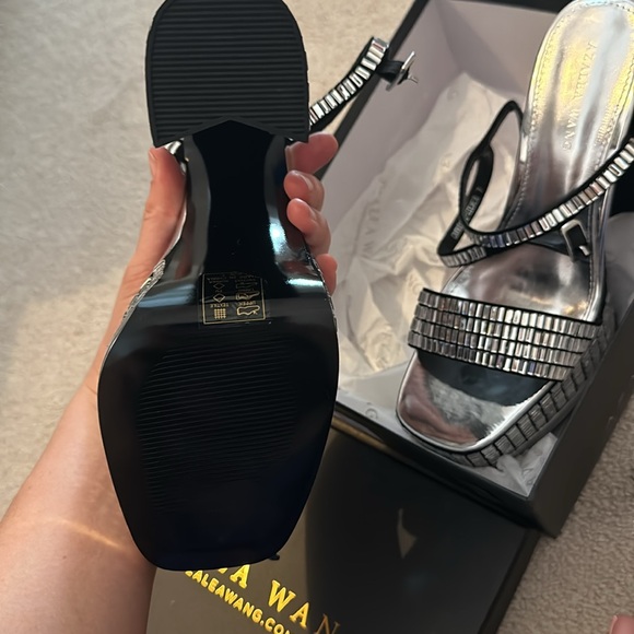 Azalea Wang Catriona Silver Platform Heel Never Worn, brand new, size 7 - Picture 5 of 5